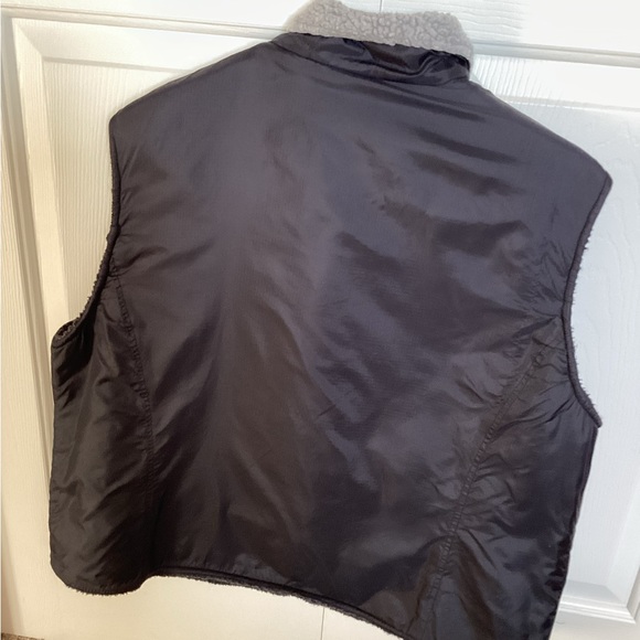 Alia winter vest. - Picture 2 of 2